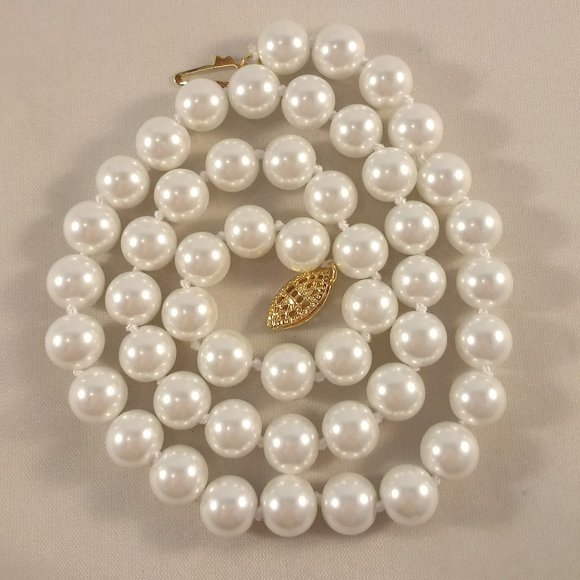 Natural 8mm AAA+ White Akoya Shell Pearl Necklace 18" Yellow Gold Plated Women's - Picture 2 of 3